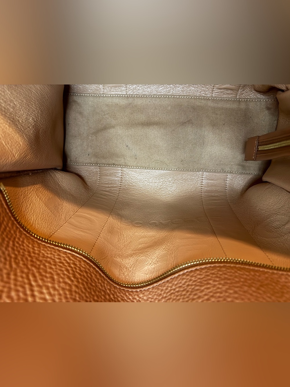 Marc Jacobs The Leather Large Tote Bag (Color: argan oil) - Picture 11 of 13
